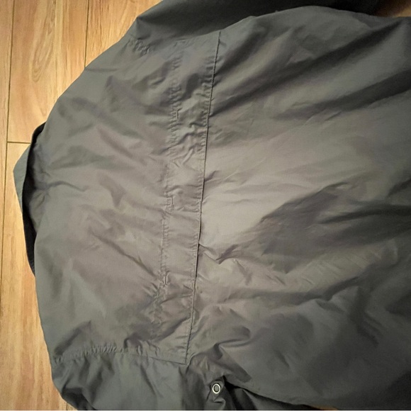 Women’s gap wind breaker size small in great condition - Picture 2 of 4